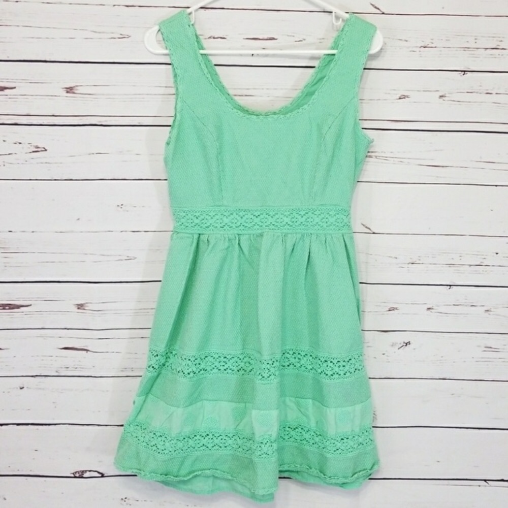 Jessica Simpson: Basket Weave ice green dress.